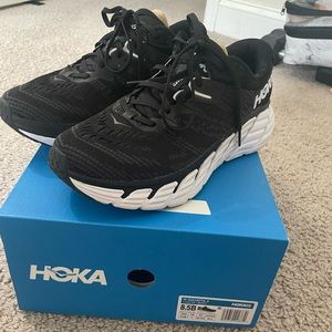 Women’s Hoka sneakers 8.5 worn twice Wide GAVIOTA BLACK AND WHITE box included